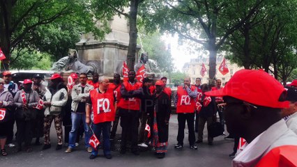 Toilettes (lavatories) de la Ville de Paris 42ème jour de grève : Intervention de Malamine N'Diaye