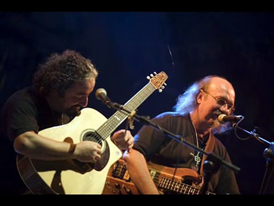 Riders In the Sky-Sultan Of Swing  --  Bermuda Acoustic Trio (Dire Straits Cover)