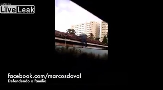 2 Thugs in Brazil try to invade the wrong house.