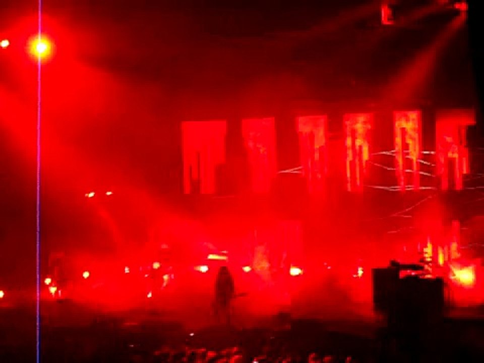 Nine Inch Nails Cincinnati 2_25_06 (The Line Begins To Blur)