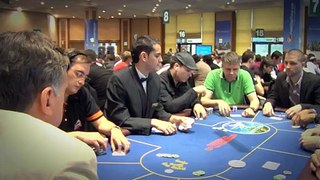 Reparto de cartas y apuestas obligatorias Poker Texas Hold'em