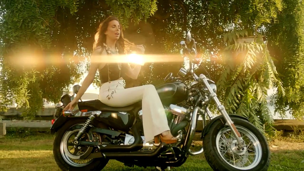 Tuğba Özerk  Bu Gece