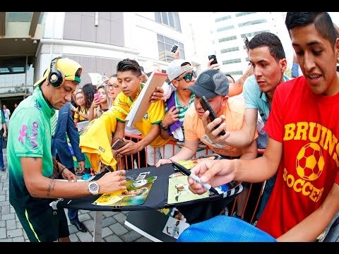 Torcedores vibram com Neymar