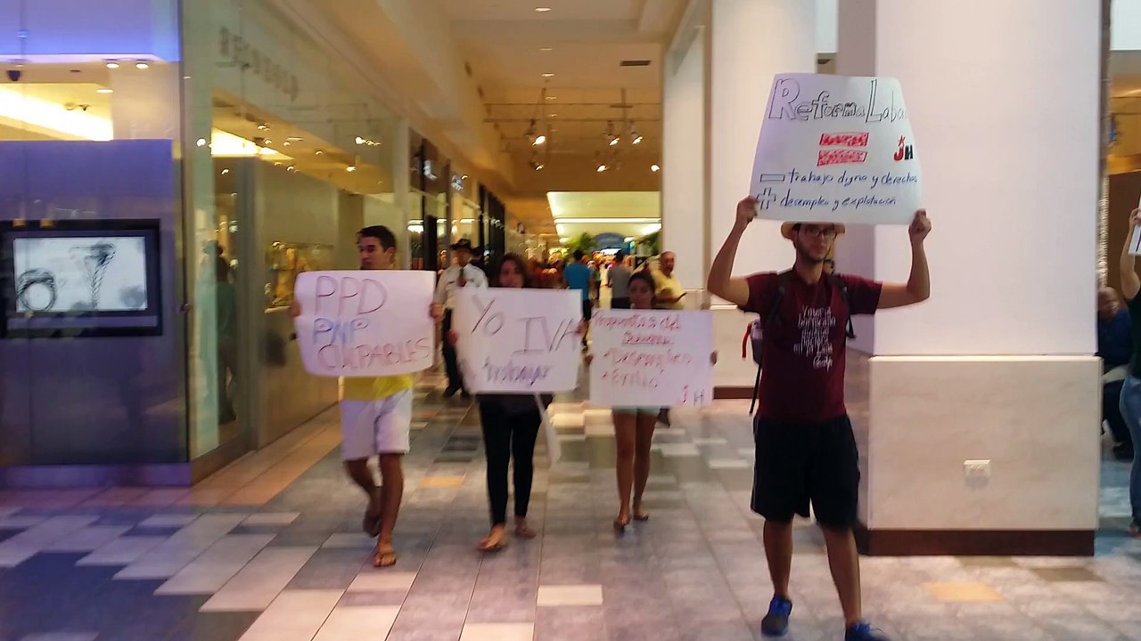 Juventud  Hostosiana toma Plaza Las Américas