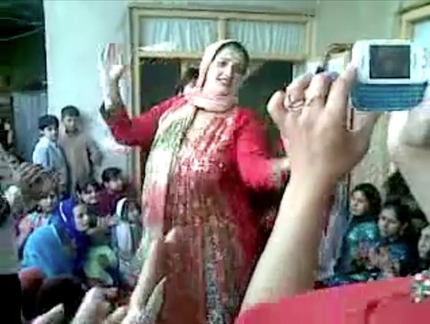 Pshto New very Nice Song sharaf yaar End Gul ghajan Mangal (Dance Home Video Very good Must Watch)