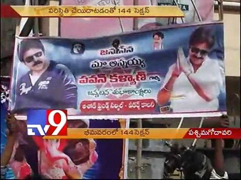 Flexi war between Pawan and Prabhas fans