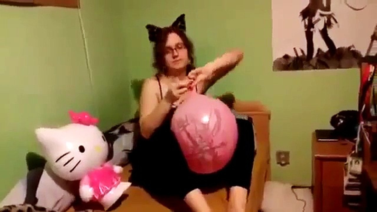 Neko Looner inflates anime themed punchball 2013