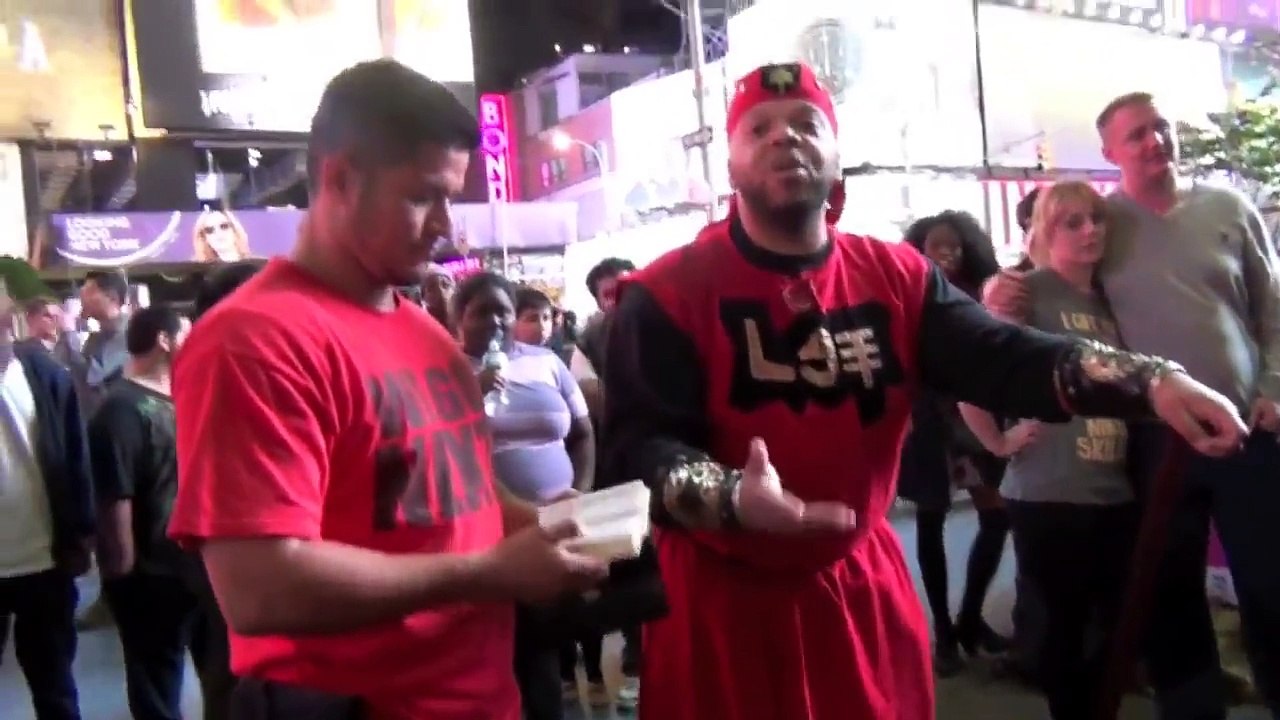 WHITE MAN WANTS TO FIGHT RACIST BLACK GROUP AND THEY CALL COPS