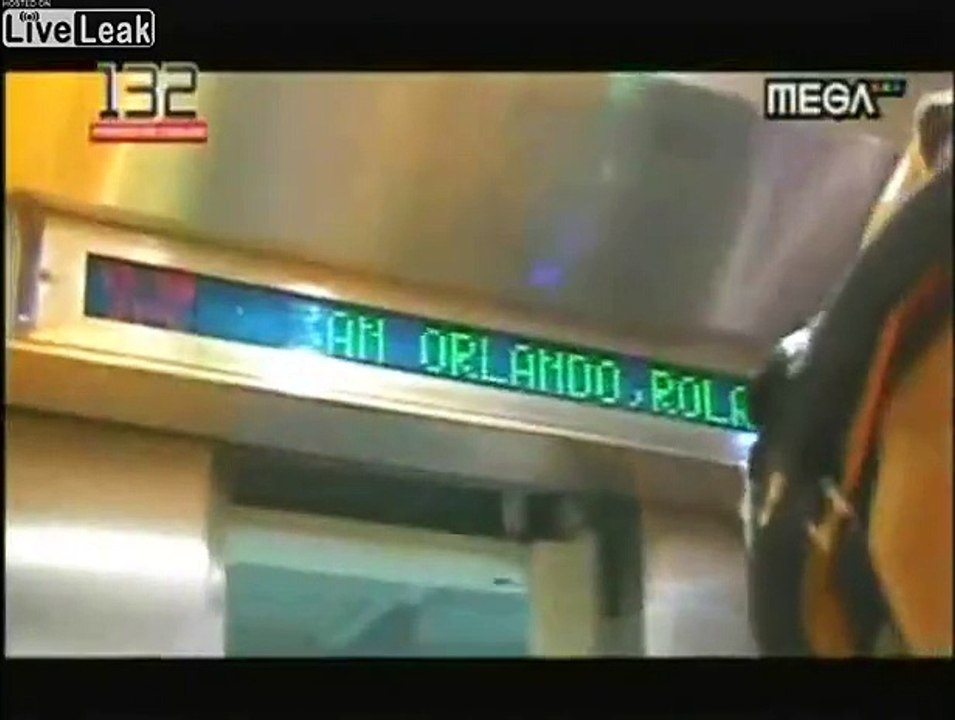 Trapped window washer rescued - Chile - GRAPHIC