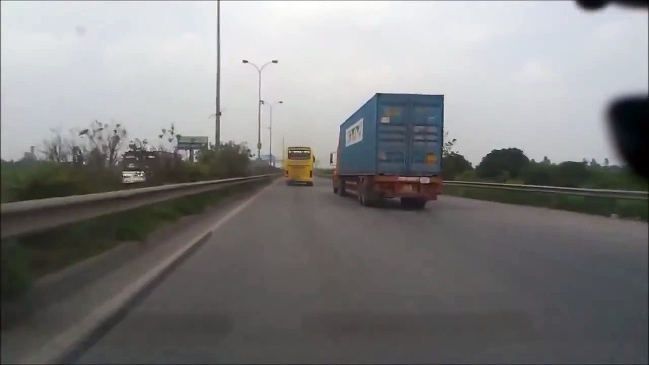 The most dangerous game on world is driving in Vietnam
