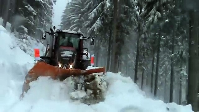 EXTREME SNOW PLOWING - FENDT - Well worth seeing.