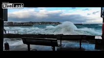 Spectacular Waves Crashing