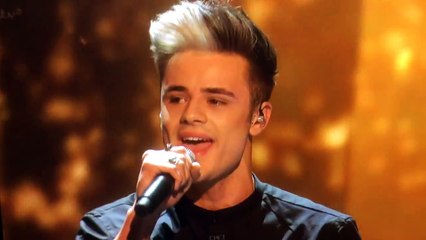 Comedian Lee Nelson Runs On X Factor Stage!