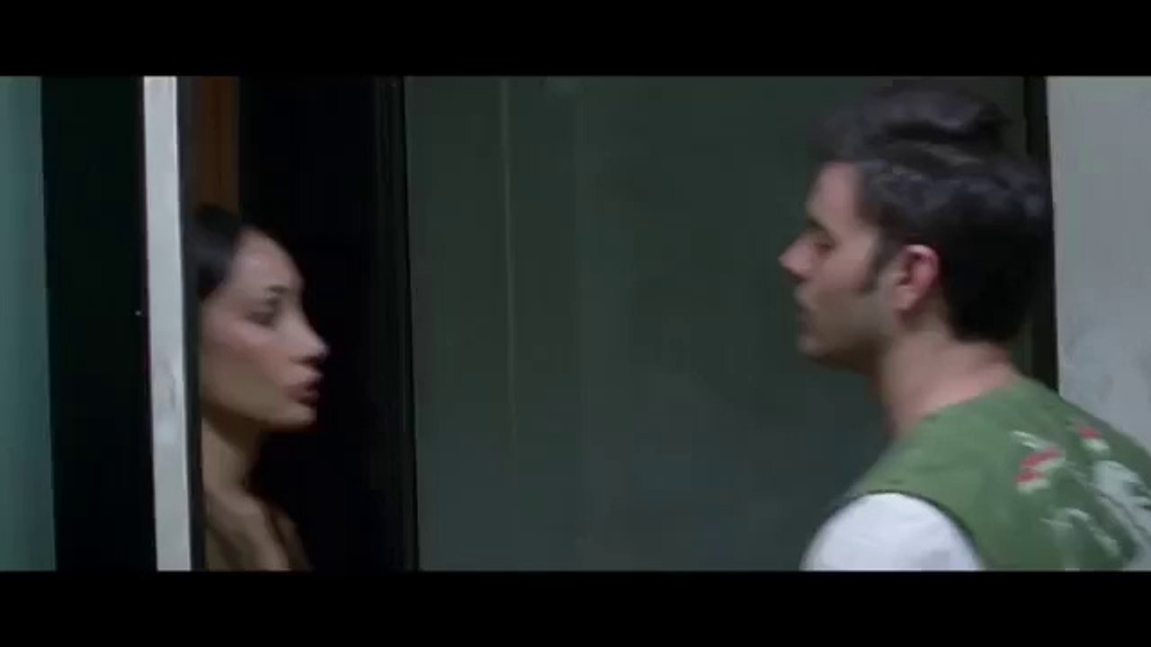 Latest INDIAN GIRLS SETTELED IN British actress Sofia latest video