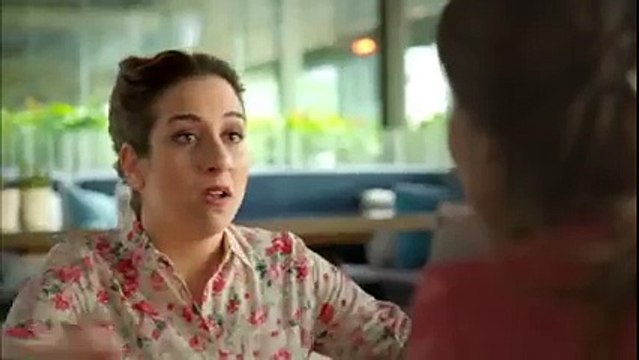 Defacto Renk ve Şekil Değiştiren Tişört Reklamı