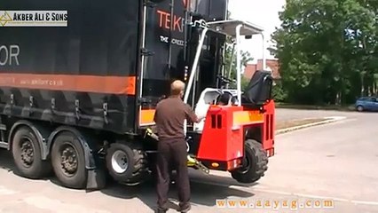 Dismounting the Palfinger F3 253 GTS 4W from a chain mount