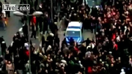 Télécharger la video: Hooligans Against Illegally Parked Police Vehicles