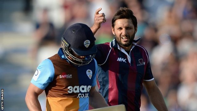 125k Yorker Bowled by Shahid Afridi ● CPL 2015