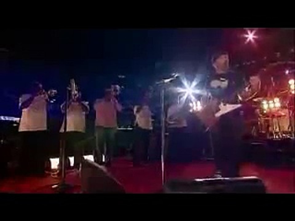 U2 and GreenDay The Saints Are Coming - LIVE - New Orleans