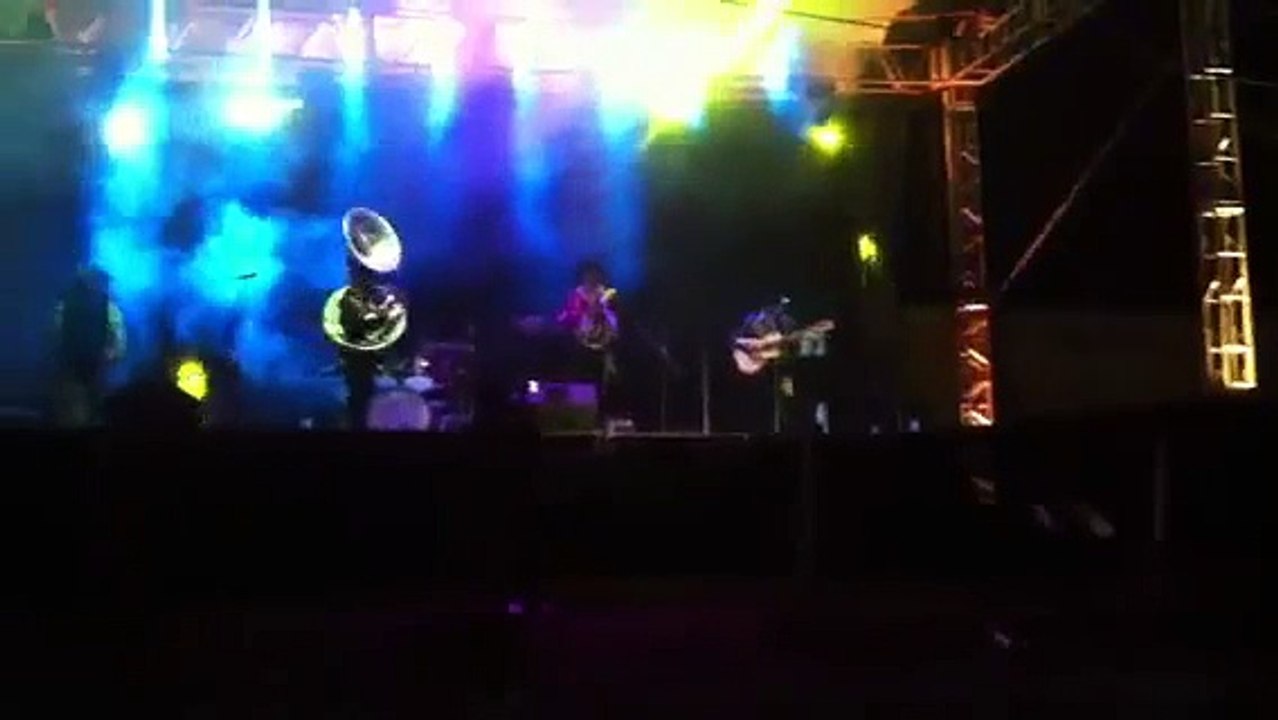 Lenin Hernández y su norteño banda