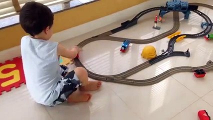 Video herunterladen: Mateus Com Thomas e Seus Amigos - Trackmaster - Mateus With Thomas & Friends