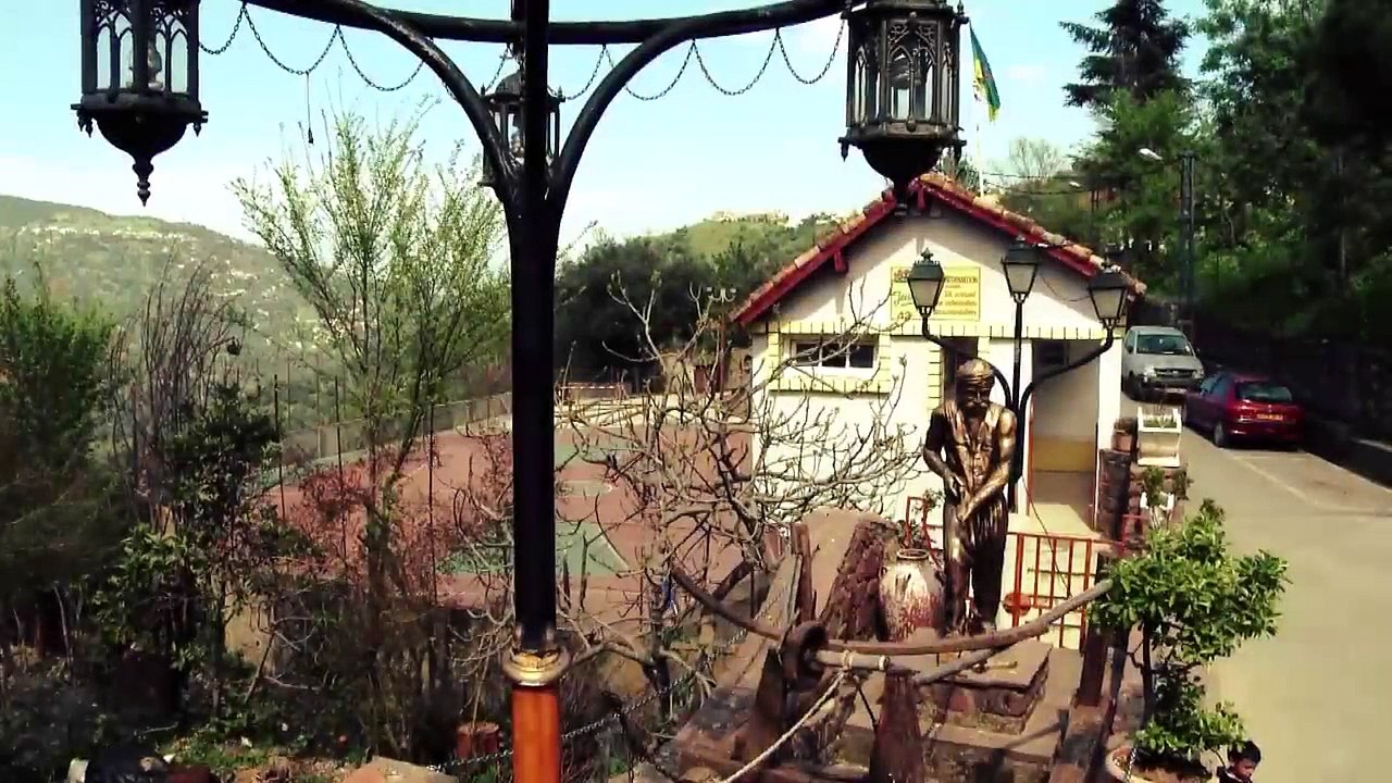 Kabylie Mouloud Zedine  chante  Tasekkurt-iw 2014