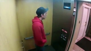 Τρομακτική φάρσα σε ασανσέρ