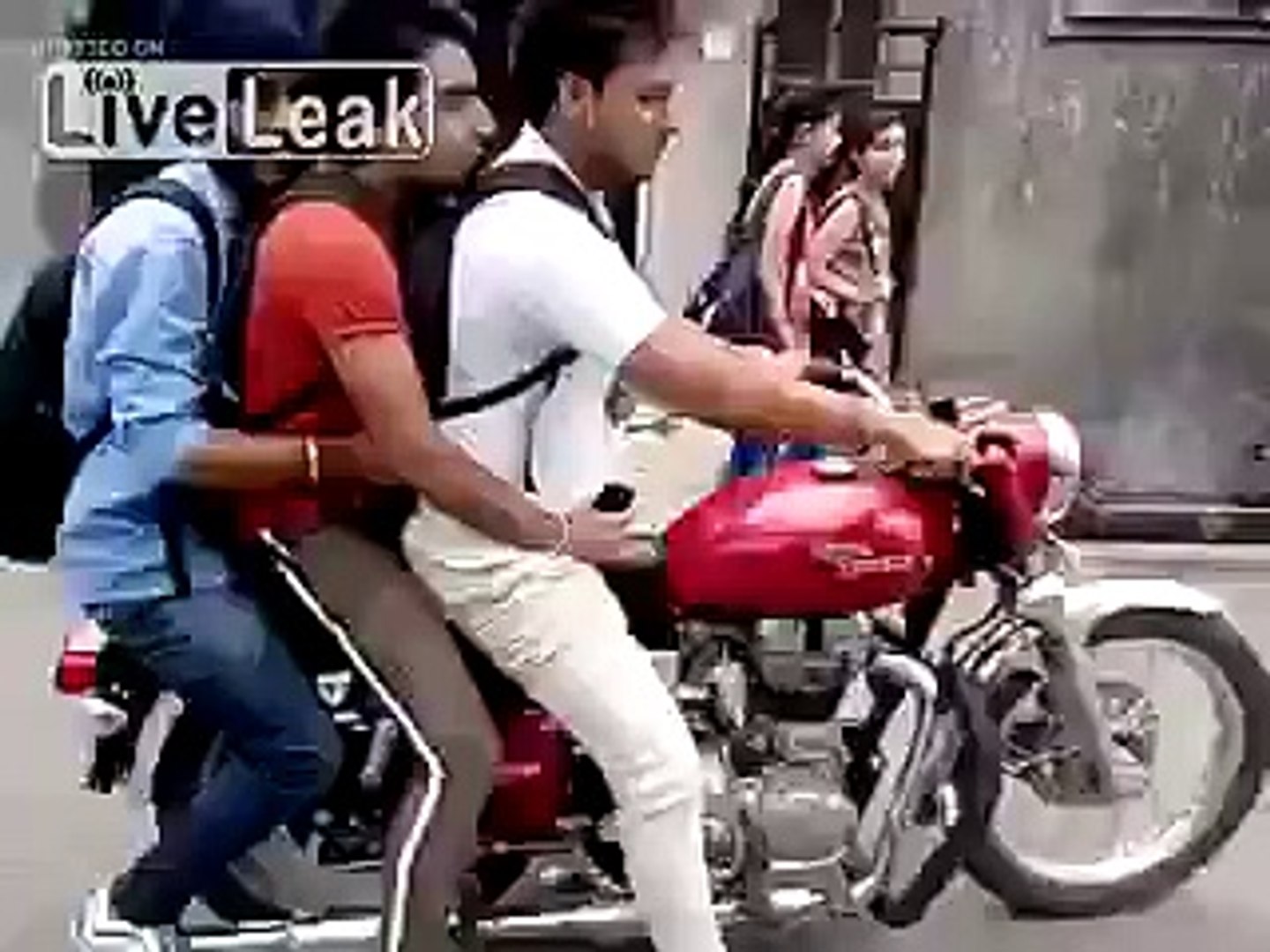 STUNT FAIL ! Bike Accident India, Stupid Boys - video Dailymotion