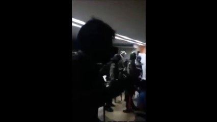 Policial esculacha MST e CUT Só libero quem tem carteira de trabalho