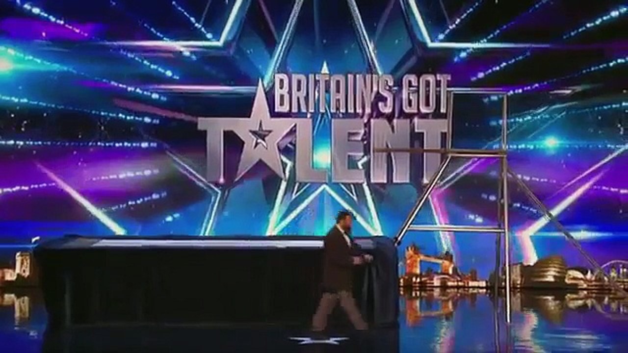 رجل حديدي شيء لا يصدق _ برنامج المواهب البريطاني 2015