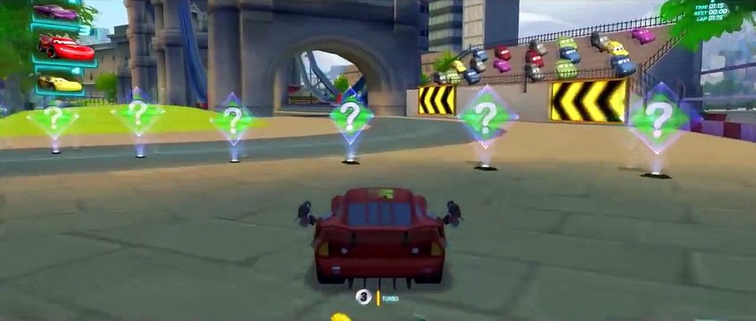 CARS 2 Lightning McQueen & his friends Tow Mater Francesco Bernoulli Drifts Races !