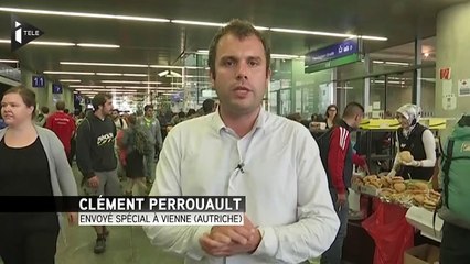 Download Video: Les réfugiés accueillis par des bénévoles en gare de Vienne