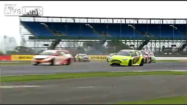 Massive crash at Silverstone BTCC