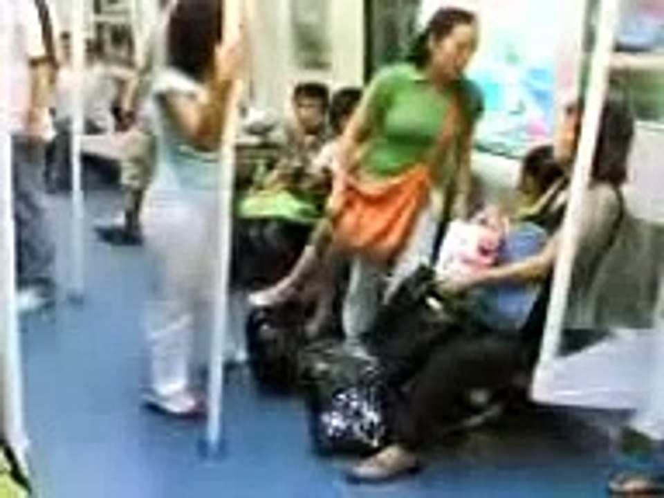 深圳地铁阿婶打交狼过香港巴士阿叔