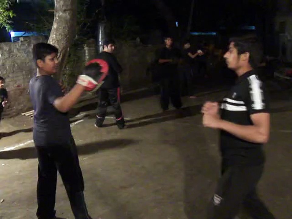 Boys Practice Palm & Flying Back in New Dragon Club