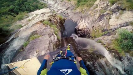 Il saute d'une cascade et tombe à 120Km/h