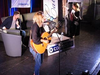 CALAIS - Louane en showcase au théâtre de Calais pour une émission sur ContactFM