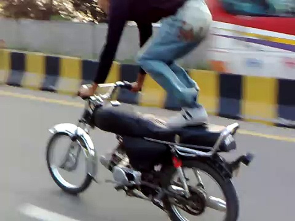 Dangerous bike accident-very very dangerous wheeling accident