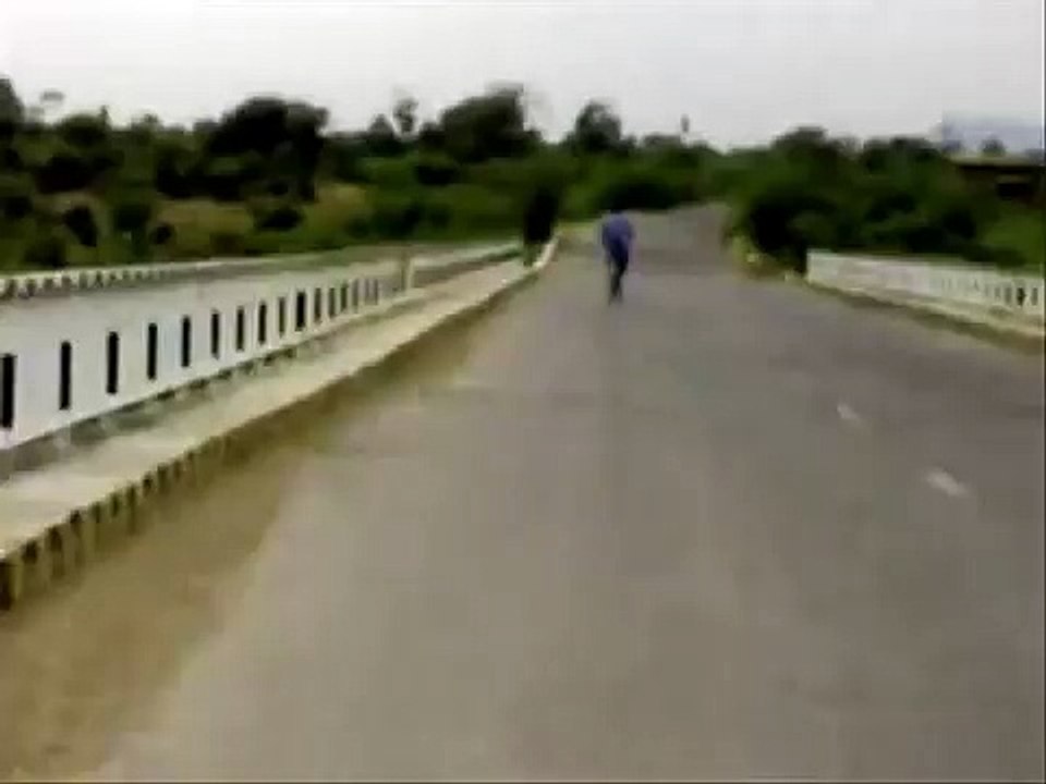 pakistani wheeling accident boy fallin while wheeling