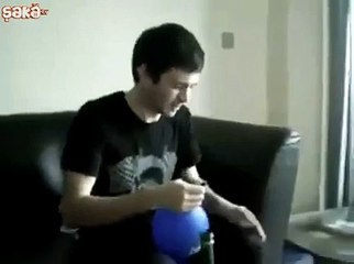 Evde Kimya Deneyi Yapan Liseli