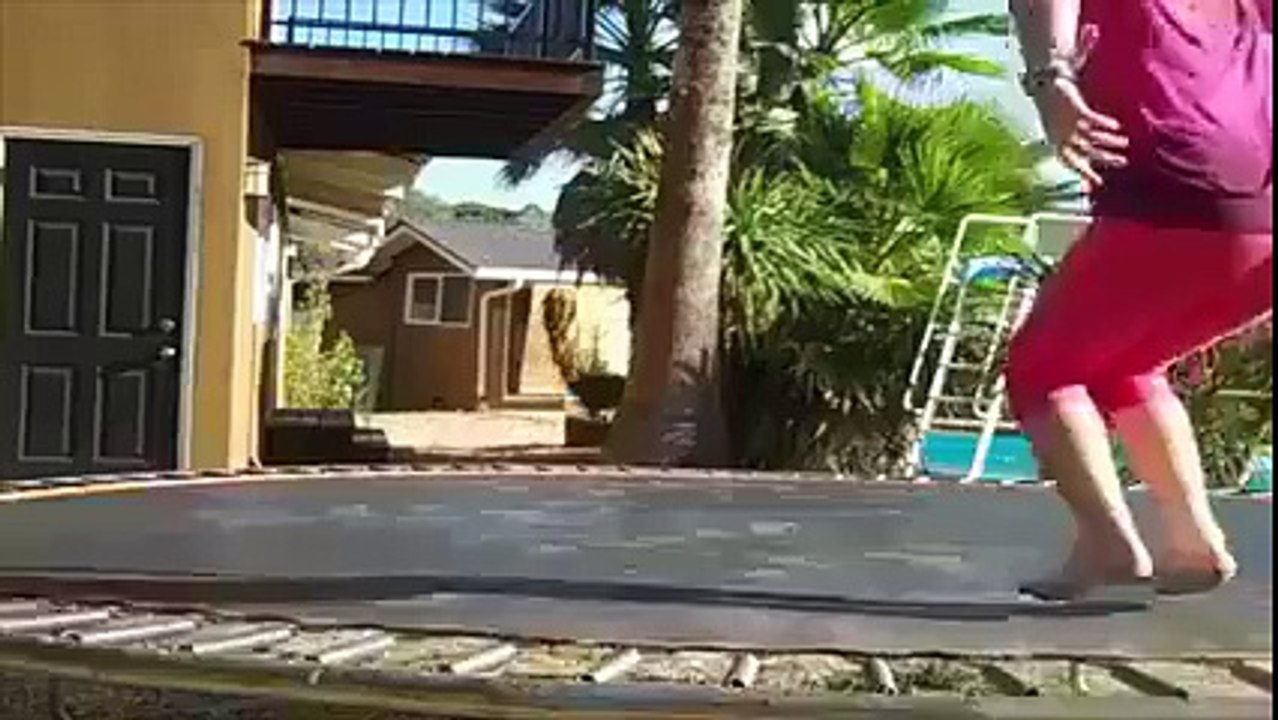 ھا ھا ھا بہت ہی مزیدار ویڈیو دیکھ کر اپنا موڈ فریش کریں۔