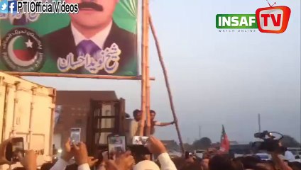 Imran Khan was warmly welcomed by the kissan community in Hafizabad
