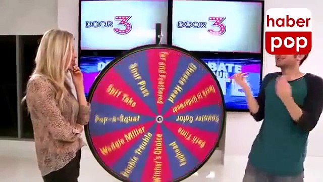 Canlı yayında genç kızın iç çamaşırını yırttı