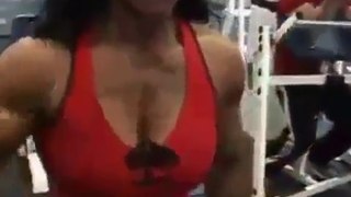 Female Muscle   Female bodybuilder posing and flexing 25   2014