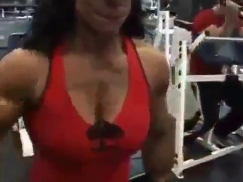 Female Muscle Female bodybuilder posing and flexing 25 2014