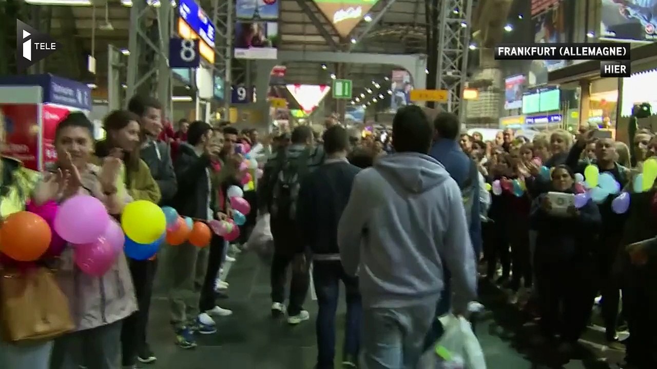 Les réfugiés accueillis triomphalement en Allemagne