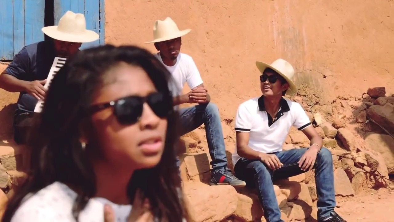 DAGO DIAMONDS   -   Dago Diamondra   (gasy HD 2015 - malagasy)