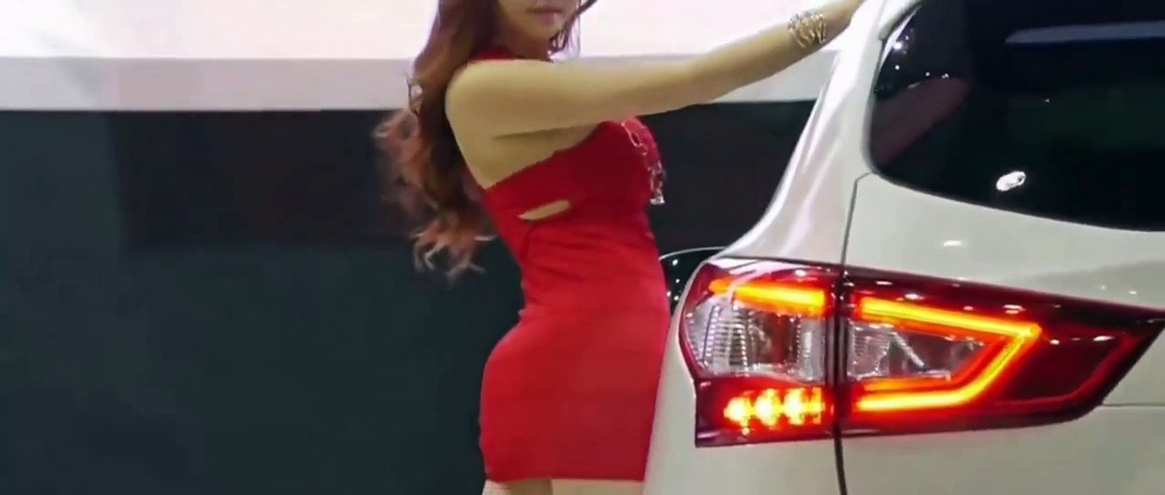 hot girl 2015 at auto show,cute and white