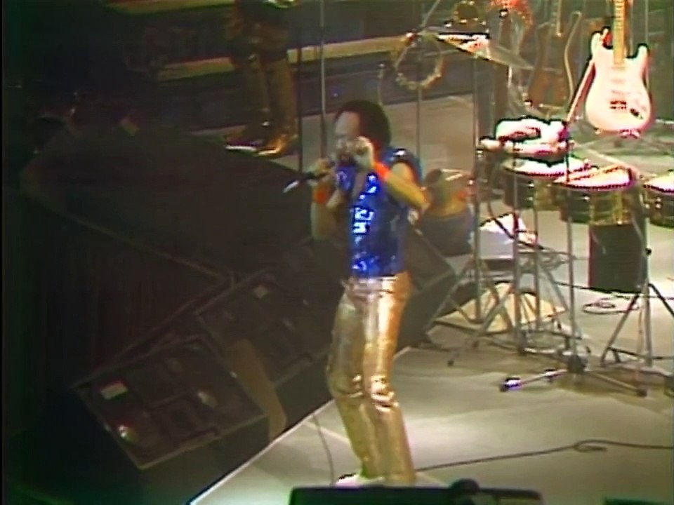 Earth, Wind & Fire Live  1981 " Let's Groove "