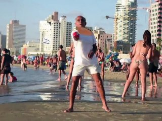 Israël: le "tac-tac" du jeux de raquettes Matkot, inévitable sur les plages